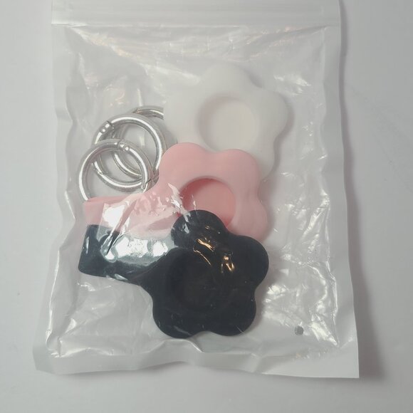 Pack Floral Silicone AirTag Holders – White, Pink, Black – Open Package - Picture 3 of 4